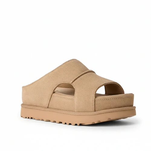 B71083B8-64DA-483C-868E-23C90434F166 UGG GOLDENSTAR GLEAM - Image 1