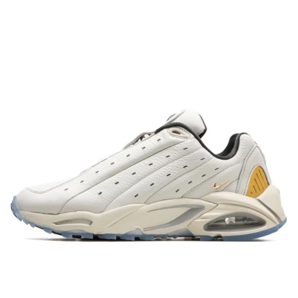 nike-hot-step-air-terra-drake-nocta-champagne-2-600x600-1 נעלי Nike Hot Step Air Terra NOCTA Champagne בגוון שמפניה יוקרתי – תמונה 1
